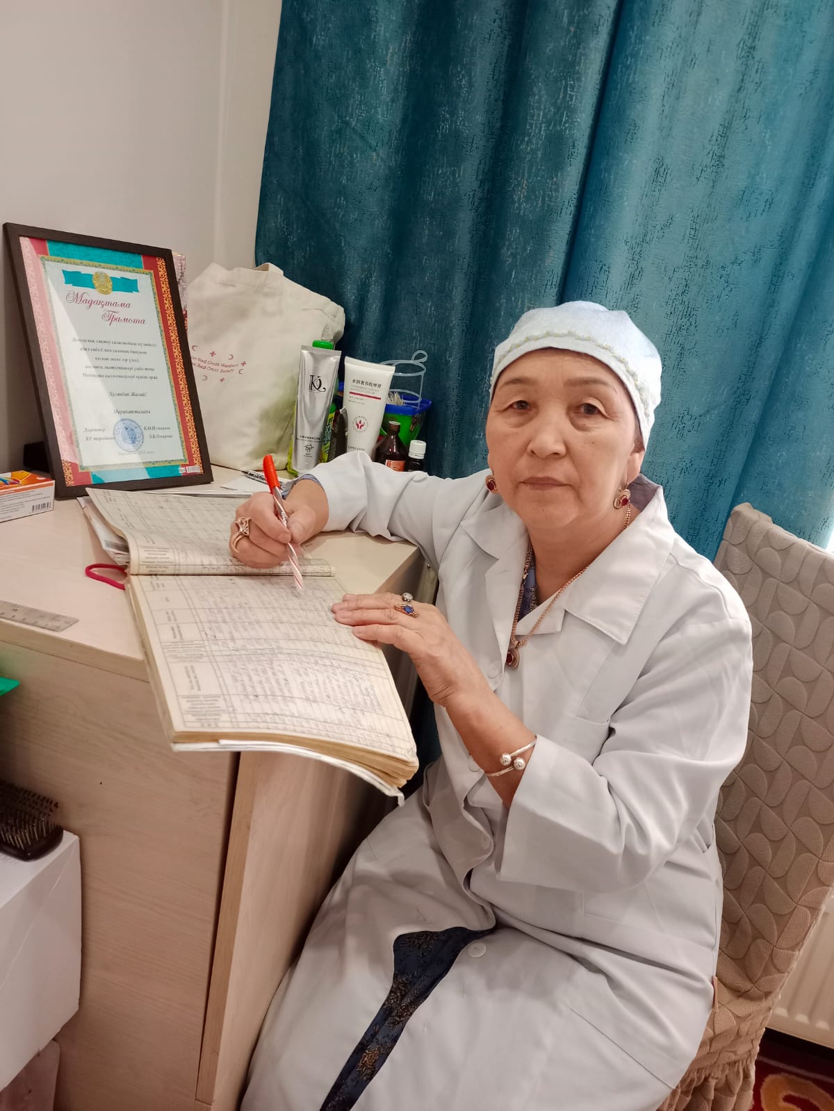 Ақ  халатты абзал  жан