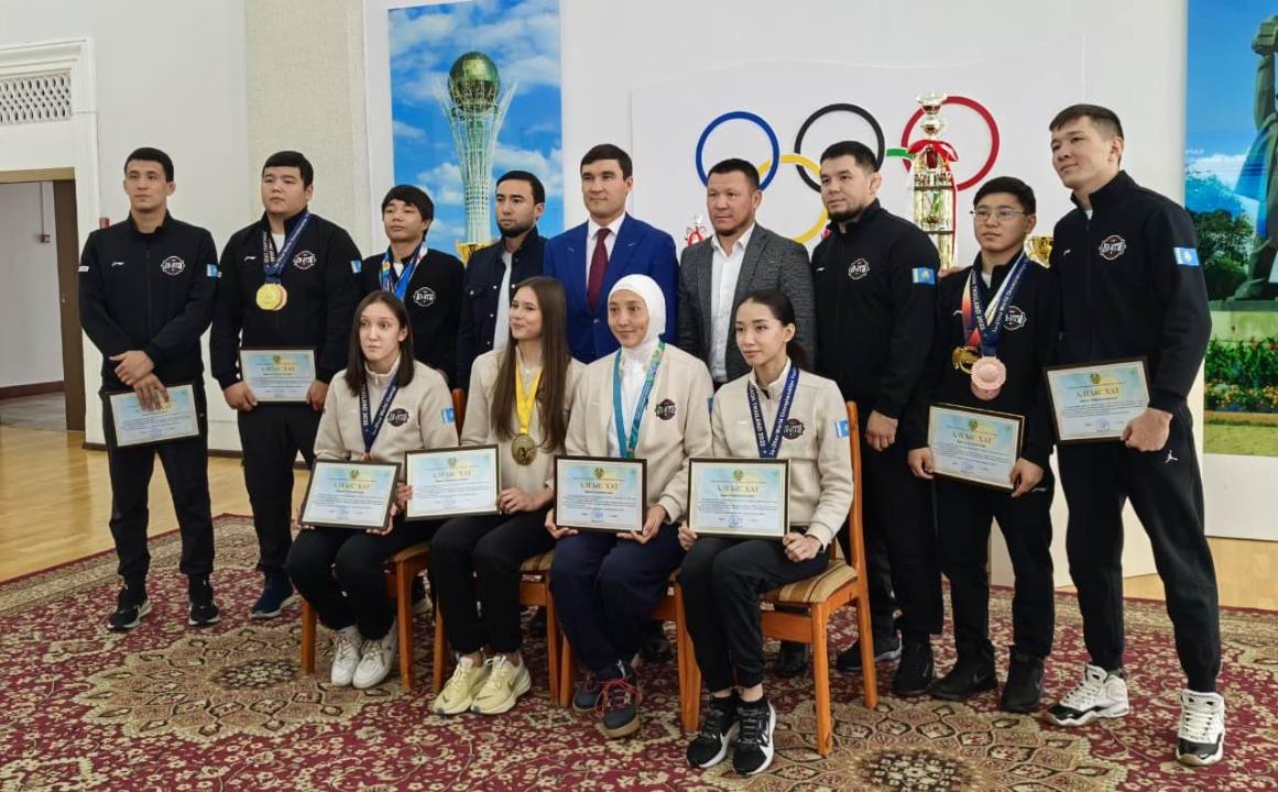 Чемпиондар ұлықталды